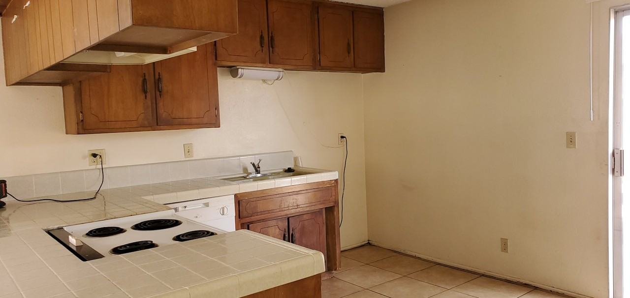 19227 California 18, Unit 5 - Photo 6 of 13