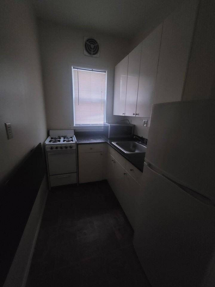 2927 N Calvert St - Photo 3 of 5