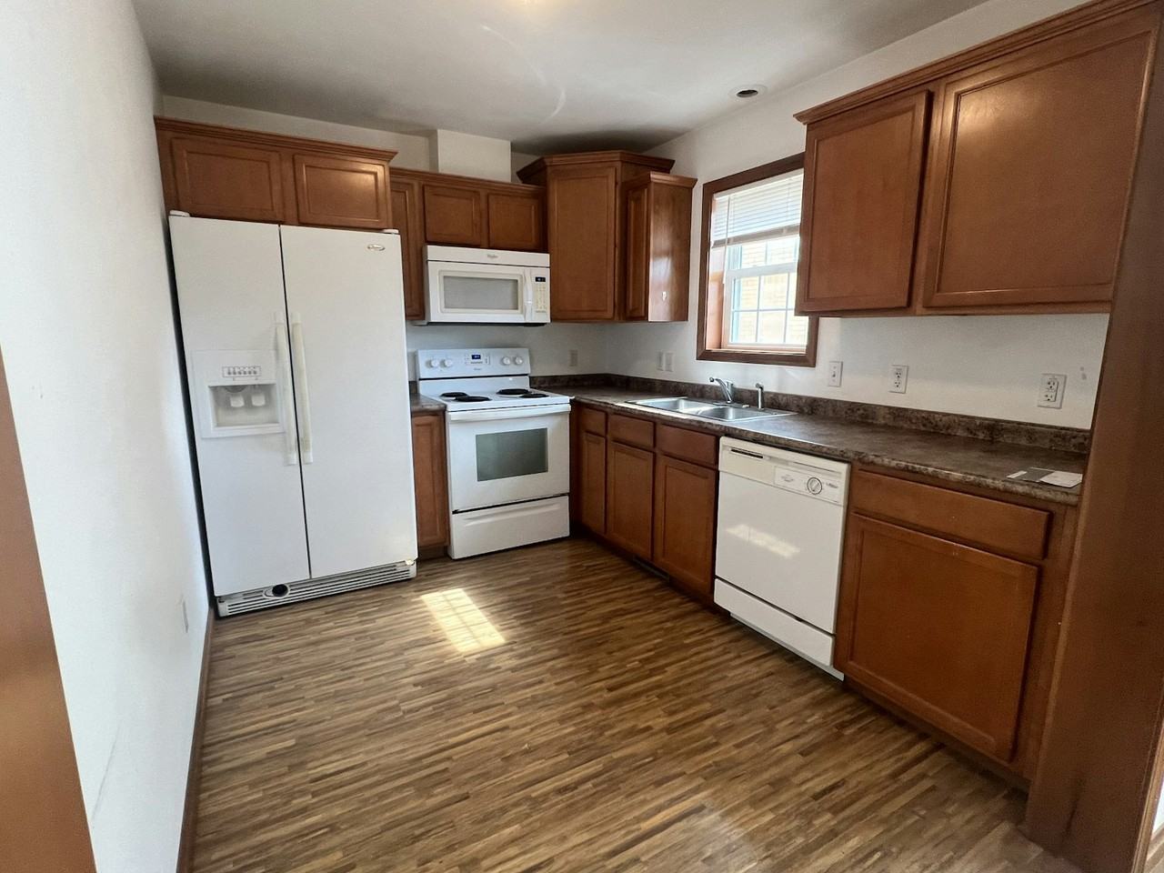 535 2nd St - Photo 3 of 10