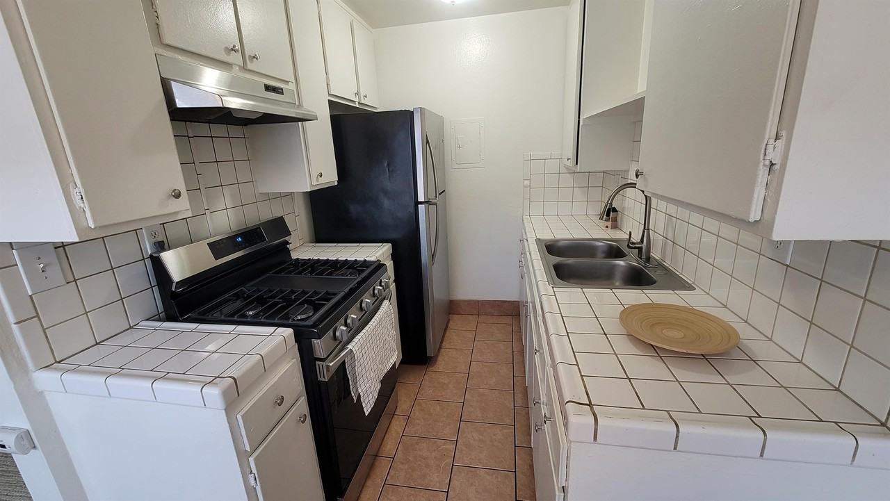 1226 East 7th St. - Photo 3 of 37