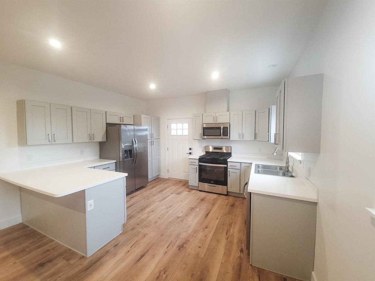 Silver Star IV - Photo 3 of 50