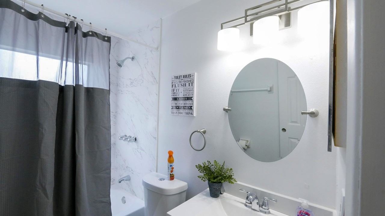 N 52nd St - Photo 2 of 16