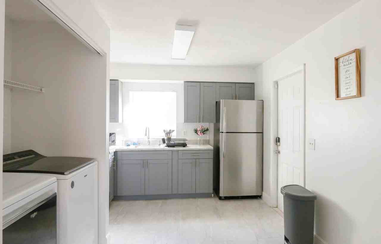 N 52nd St - Photo 3 of 16