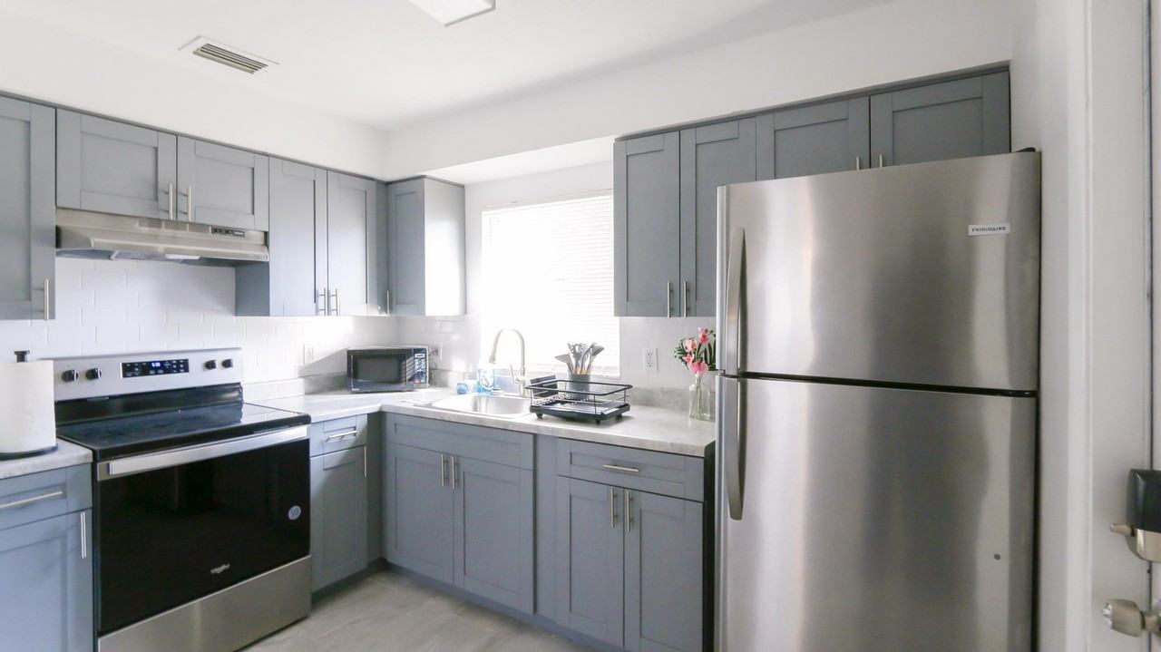 N 52nd St - Photo 7 of 16