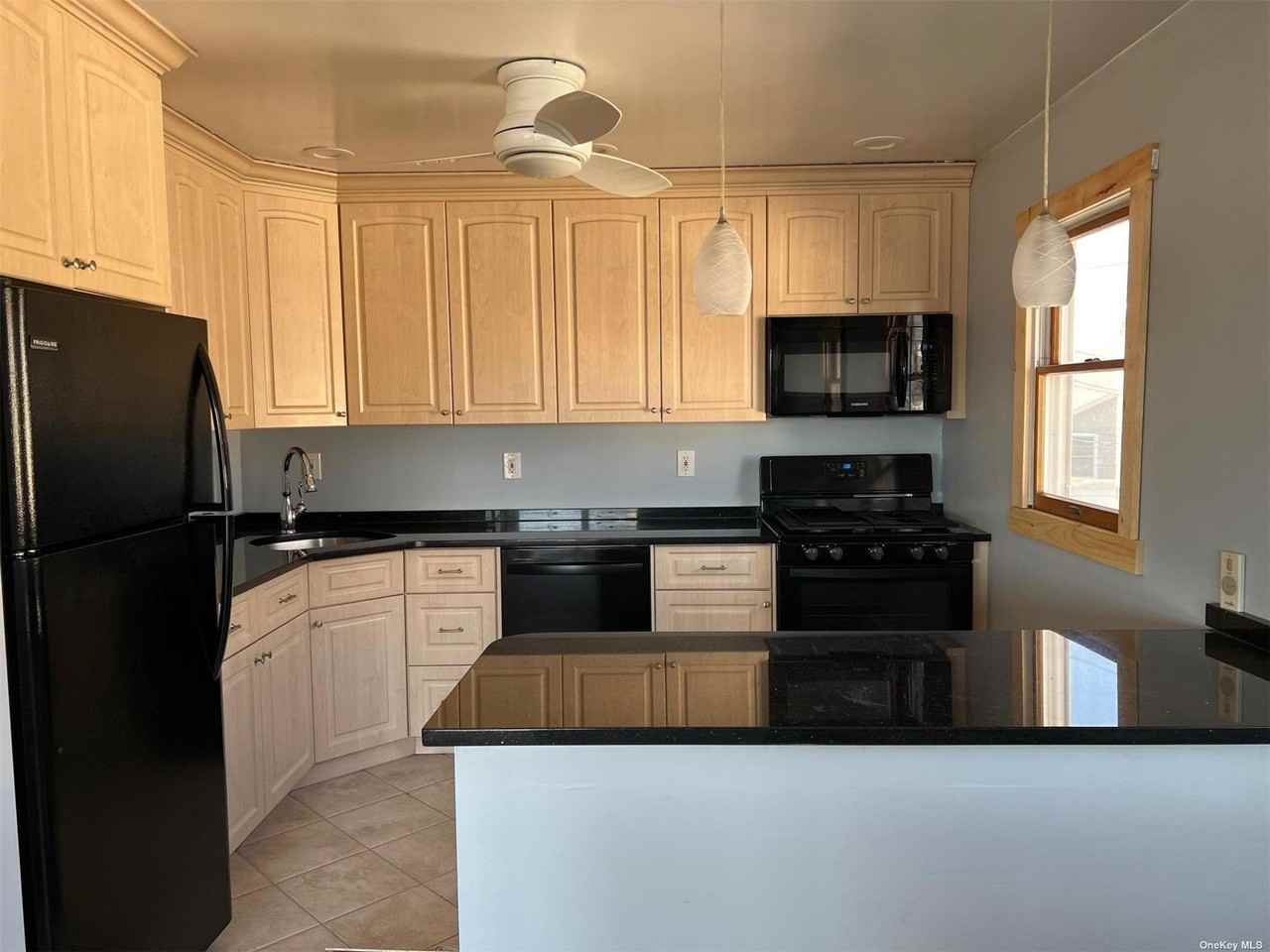 563 Neptune Blvd - Photo 2 of 11