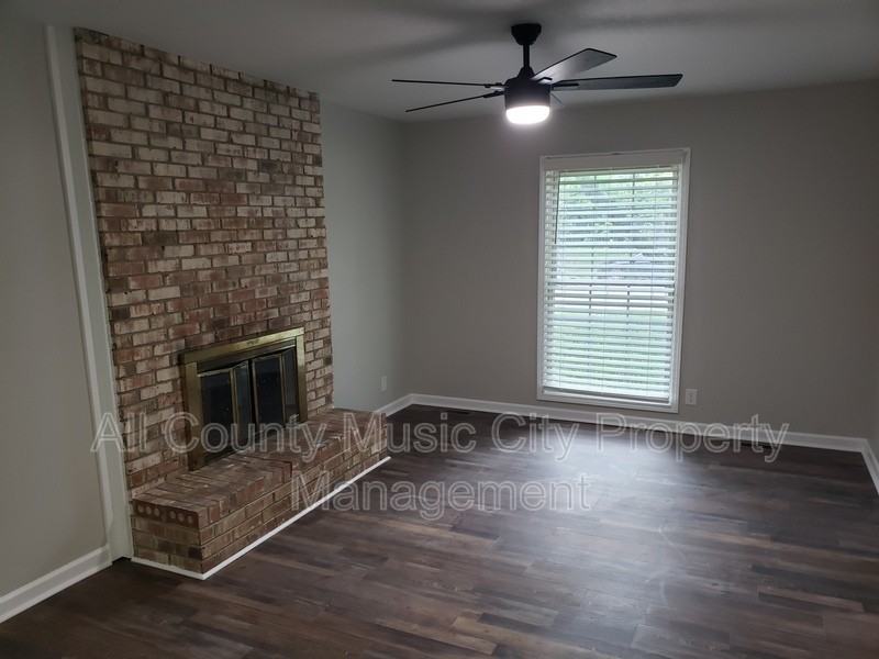 553 Owendale Dr - Photo 3 of 18
