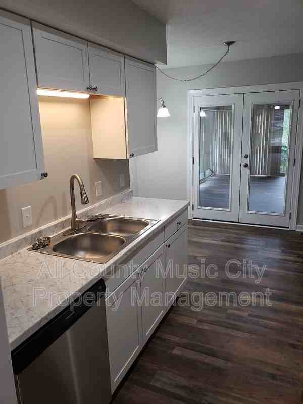 553 Owendale Dr - Photo 5 of 18
