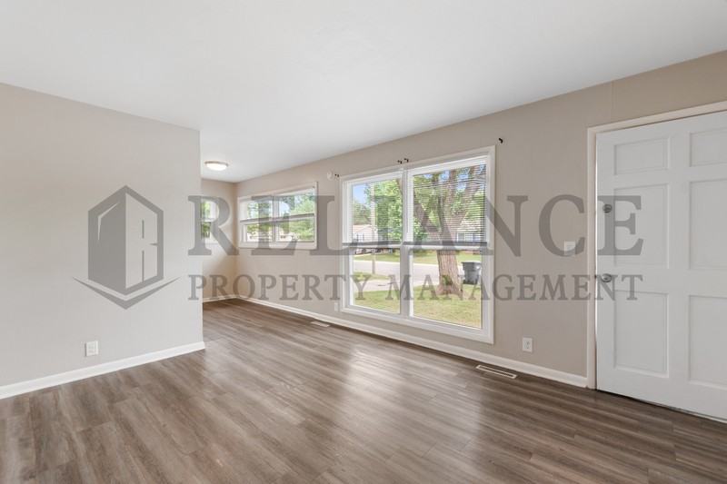 3335 S Chase Ave - Photo 3 of 19