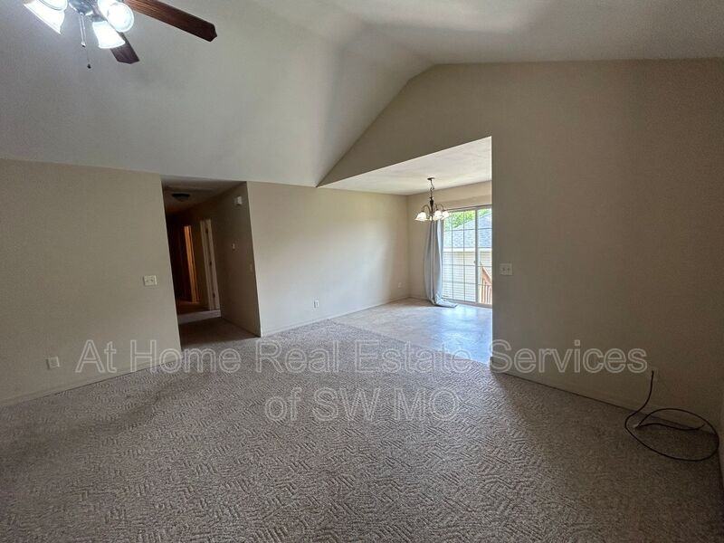 1118 N Missouri Dr - Photo 2 of 10