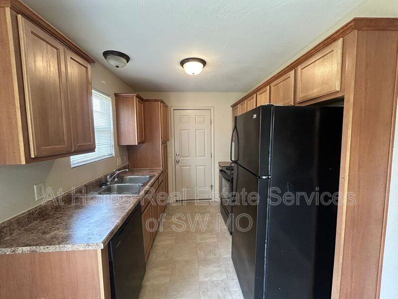 1118 N Missouri Dr - Photo 4 of 10