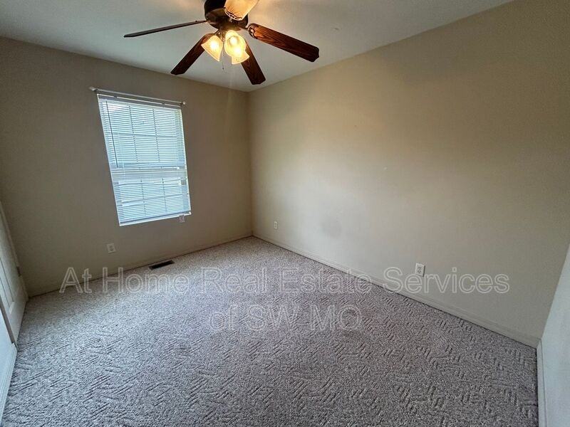 1118 N Missouri Dr - Photo 6 of 10