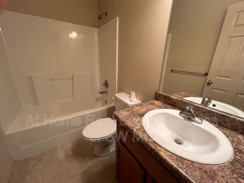 1118 N Missouri Dr - Photo 7 of 10