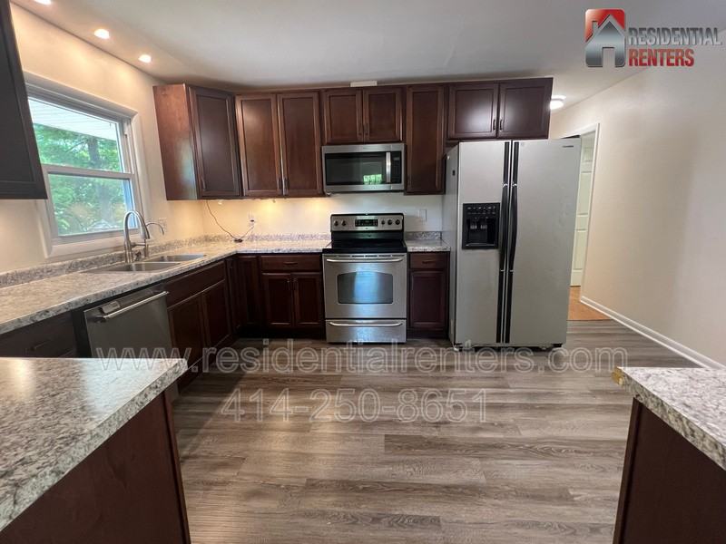 N40W5537 Wilshire Dr - Photo 2 of 17