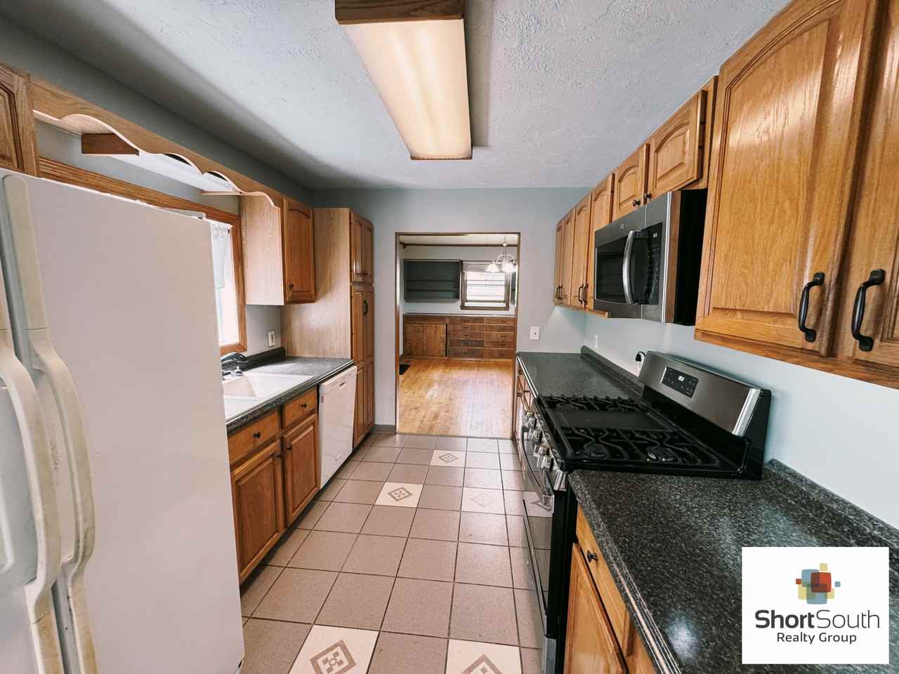 4636 Wakefield Ave Ne - Photo 3 of 26