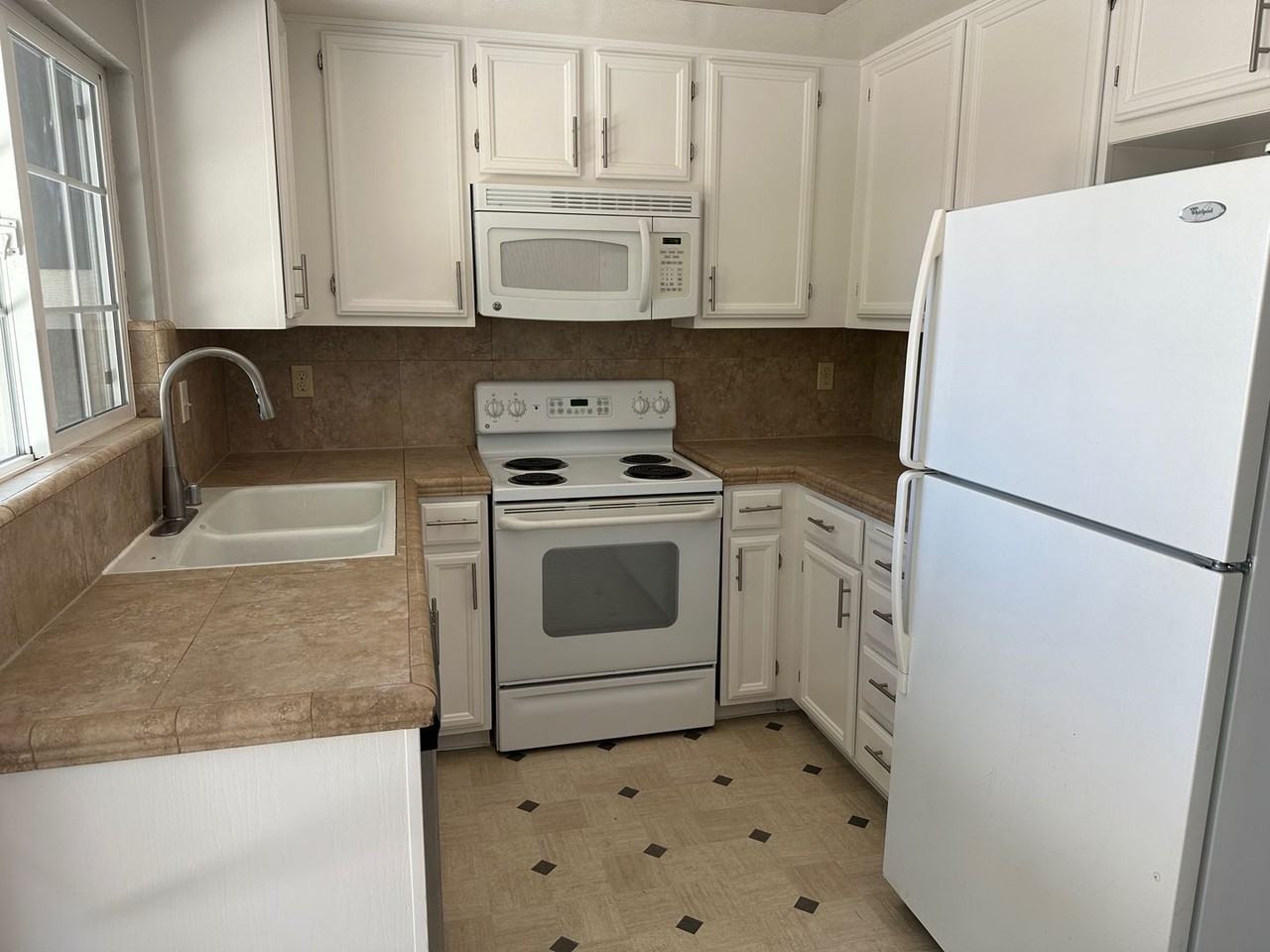 4137 Blackford Cir - Photo 5 of 10