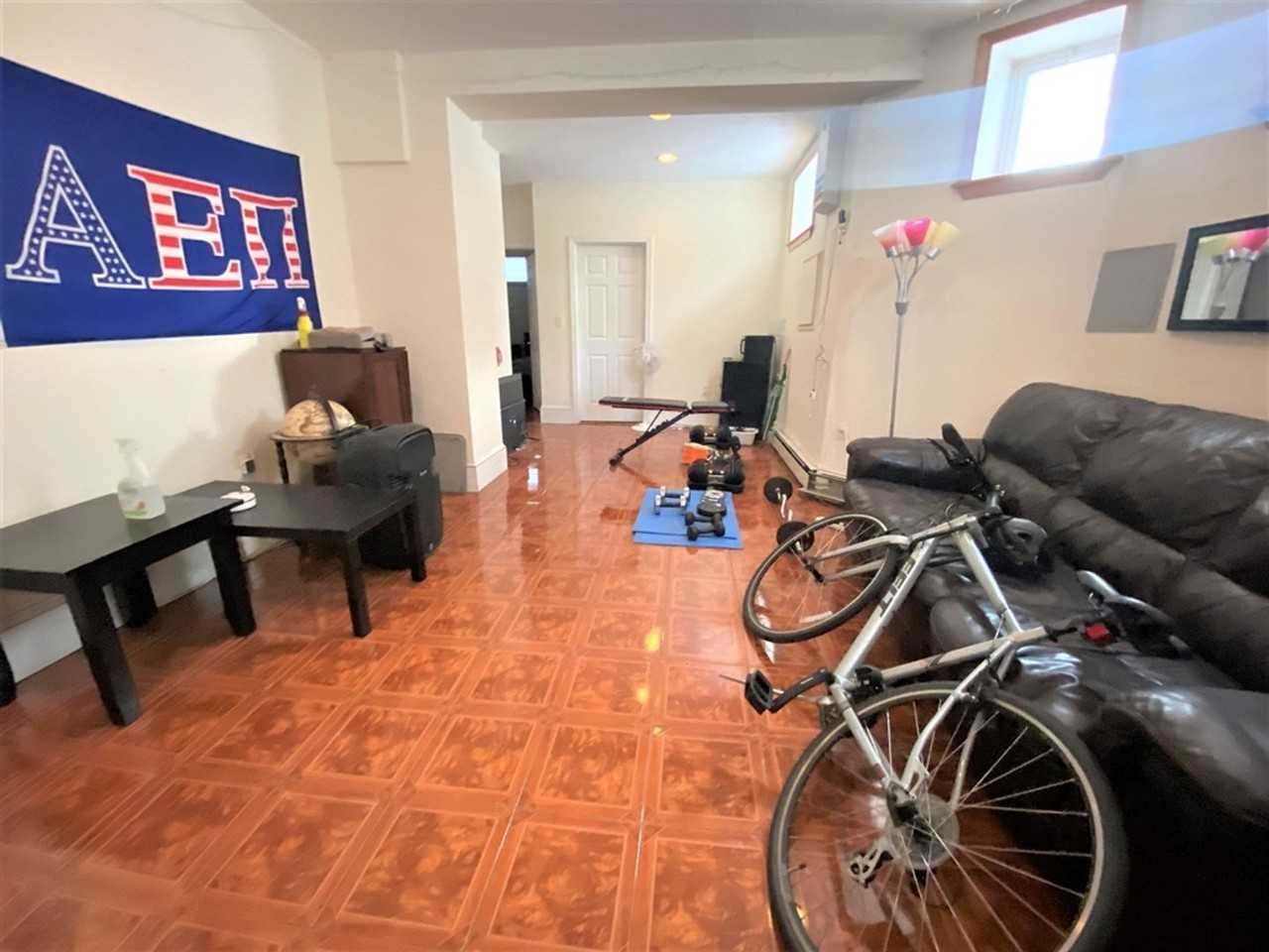 75 Babcock St - Photo 4 of 9