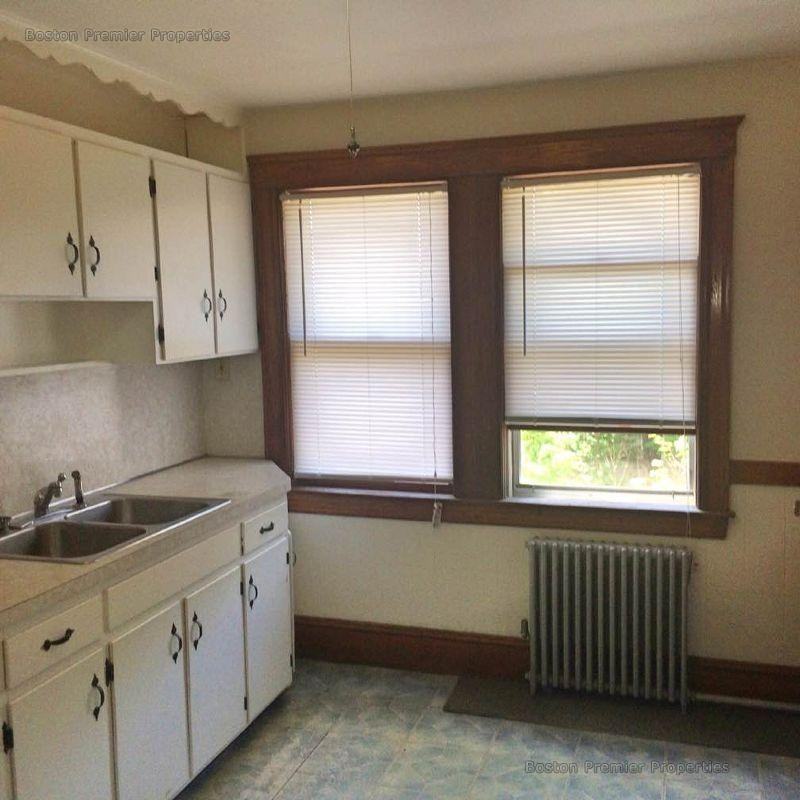 Smith St #2L - Photo 2 of 4