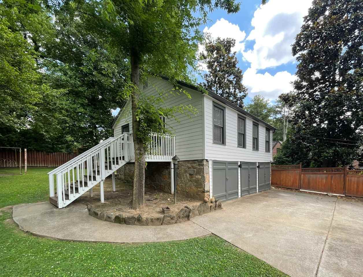 1539 N Morningside Dr Ne - Photo 3 of 12