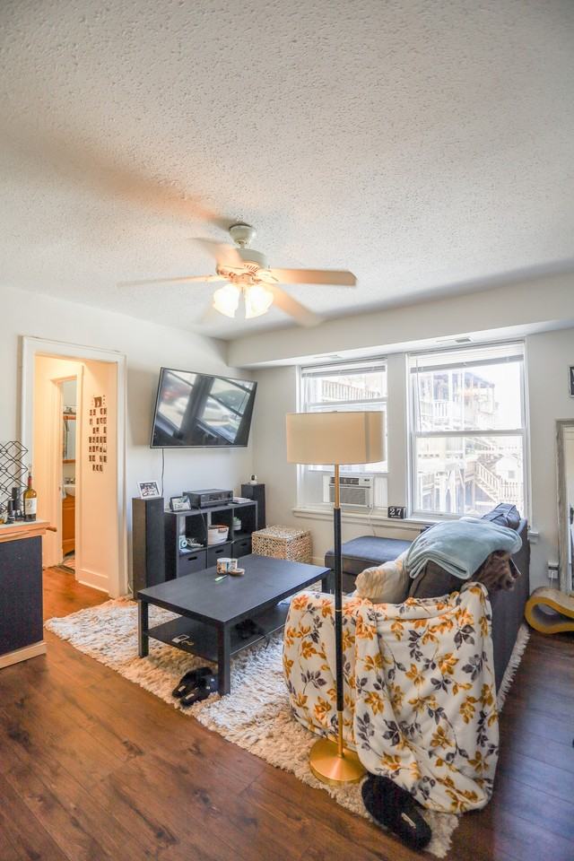 3727 N Pine Grove Ave #311