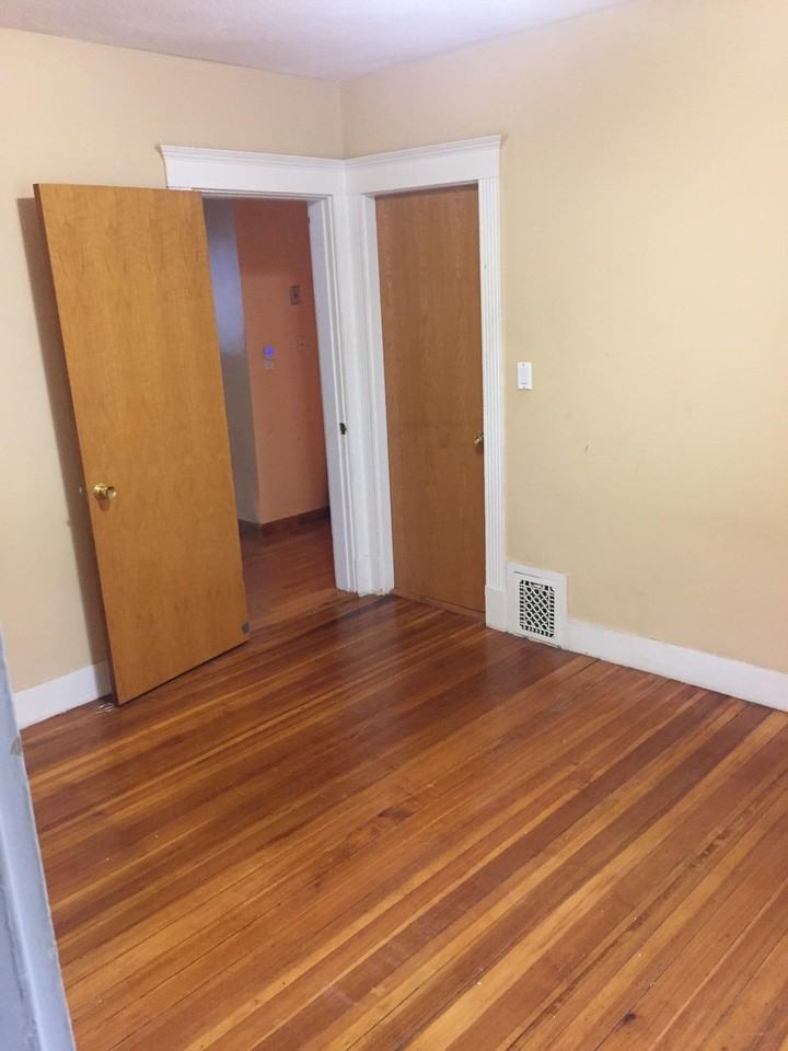 35 Montfern Ave #2 - Photo 3 of 4