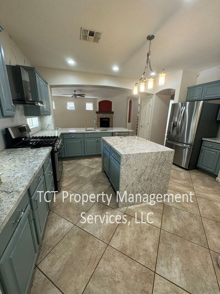 419 W Balsam Dr - Photo 2 of 14