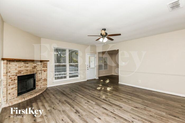 5005 Prairie Creek Trl - Photo 2 of 15