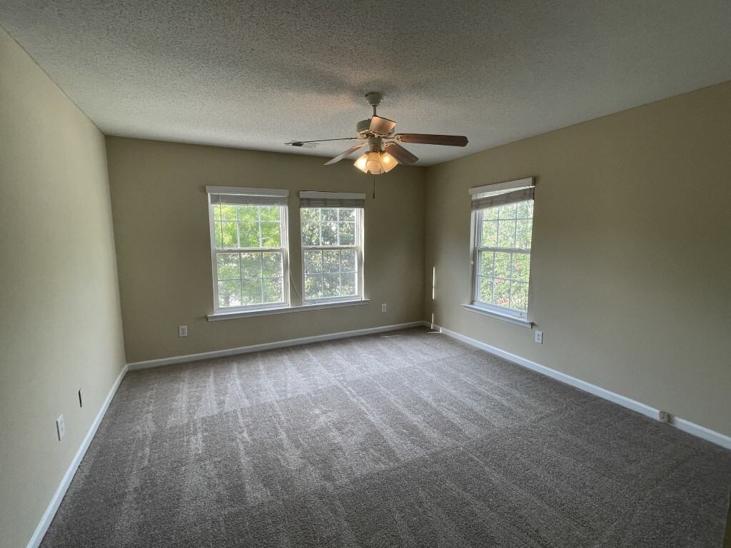 300 Steedmont Dr - Photo 5 of 15