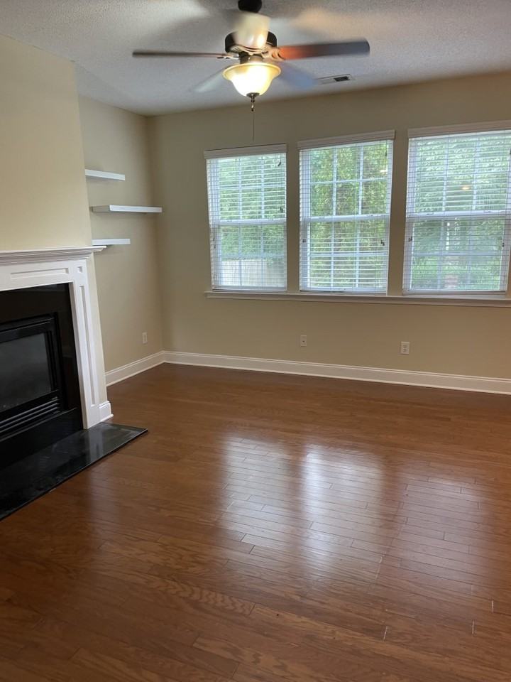 300 Steedmont Dr - Photo 3 of 15