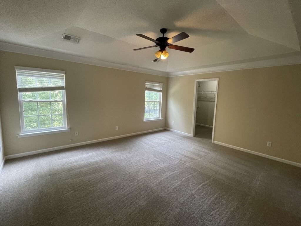 300 Steedmont Dr - Photo 4 of 15