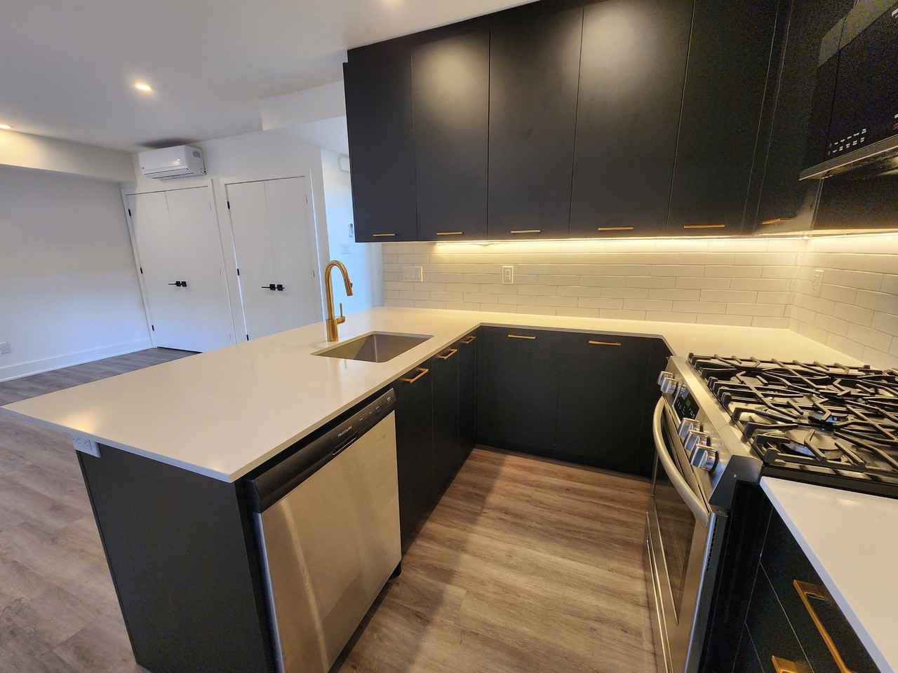 864 Woodroffe Avenue - C - Photo 3 of 11