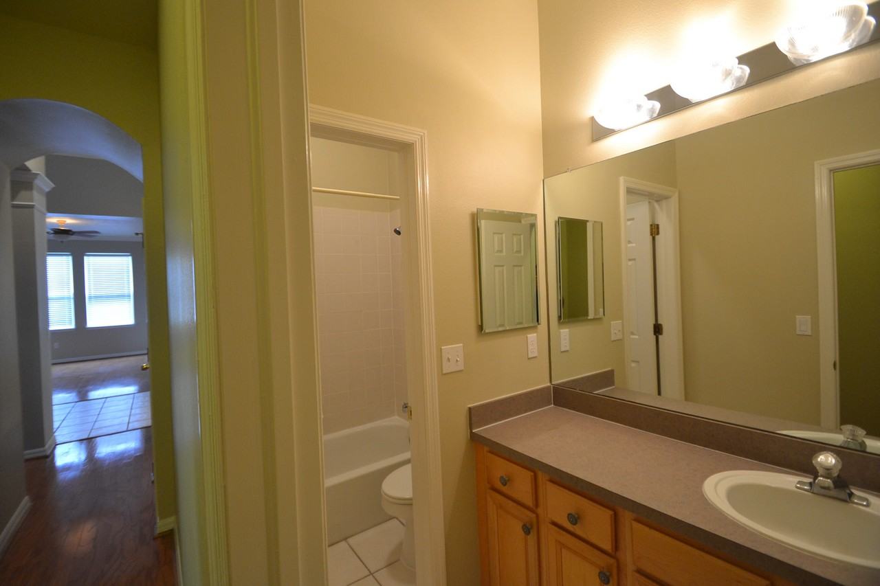 10258 Shadow Branch Dr - Photo 3 of 7