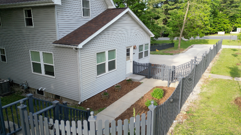 8107 Cannonsburg Rd Ne - Photo 2 of 20