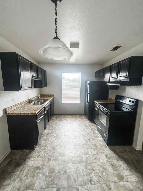 1604 Windward Dr #D - Photo 4 of 17