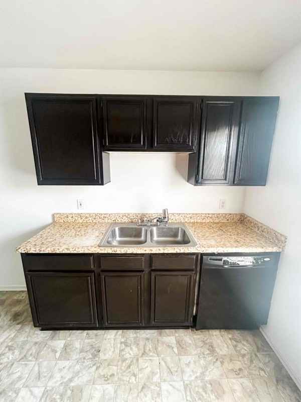 1604 Windward Dr #D - Photo 5 of 17