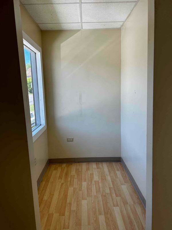 554 Main St - Photo 2 of 6