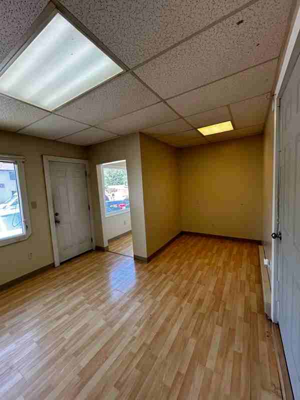 554 Main St - Photo 3 of 6