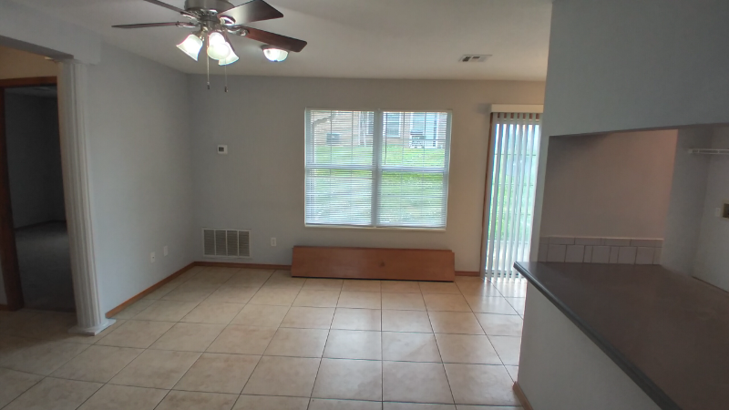 2911 S Jackson Ave #2911 - Photo 2 of 9