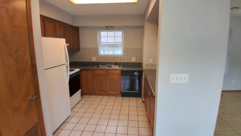 2911 S Jackson Ave #2911 - Photo 3 of 9