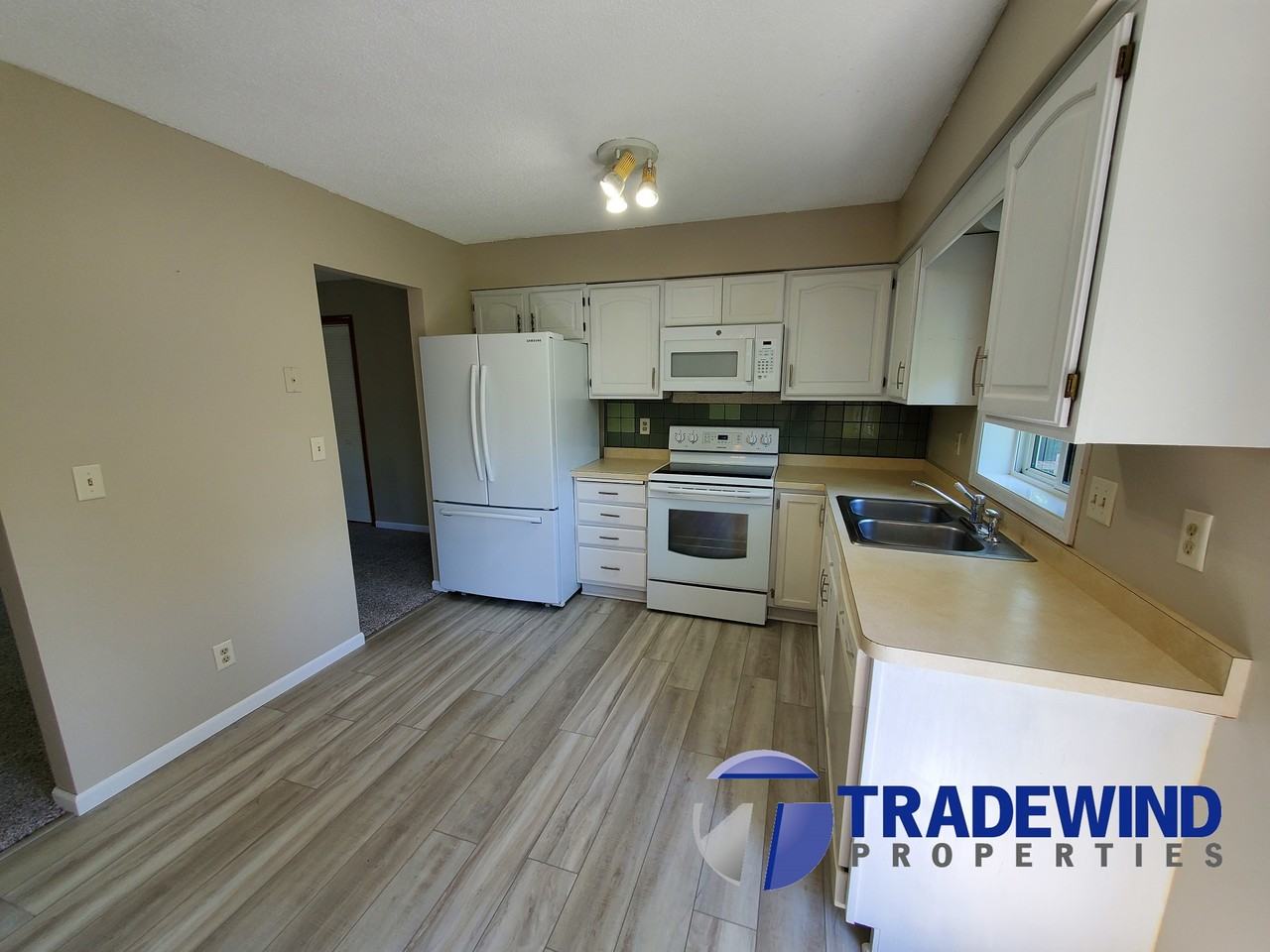 13715 Alabama Avenue - Photo 2 of 26