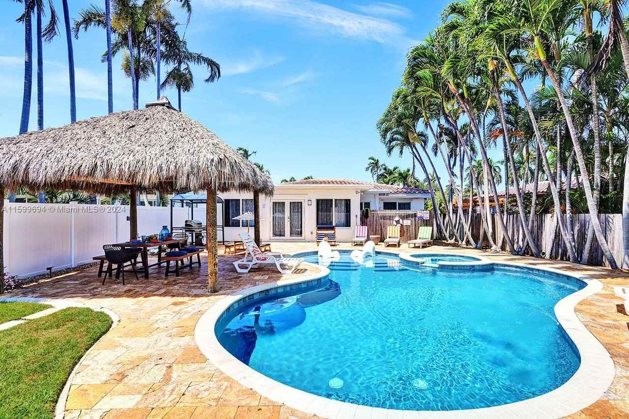 1206 Lincoln St - Photo 2 of 44