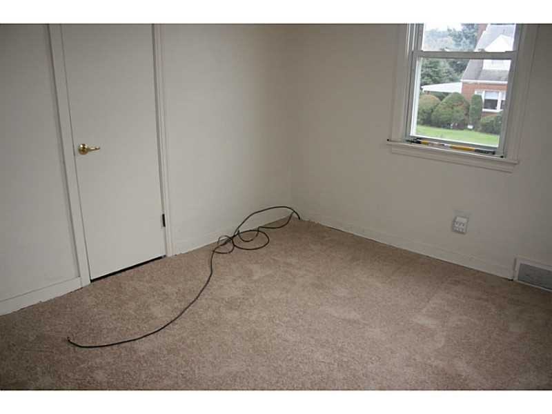 427 Willow St - Photo 3 of 4