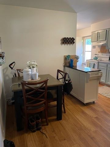 1106 S Adelaide St #NA - Photo 4 of 11