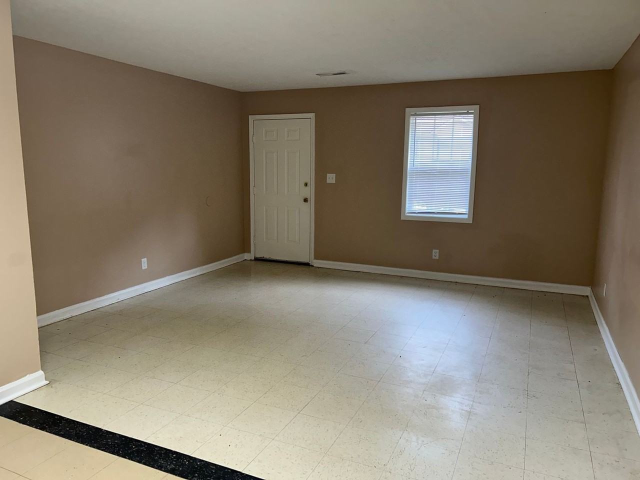 12 Tina Dr - Photo 2 of 6