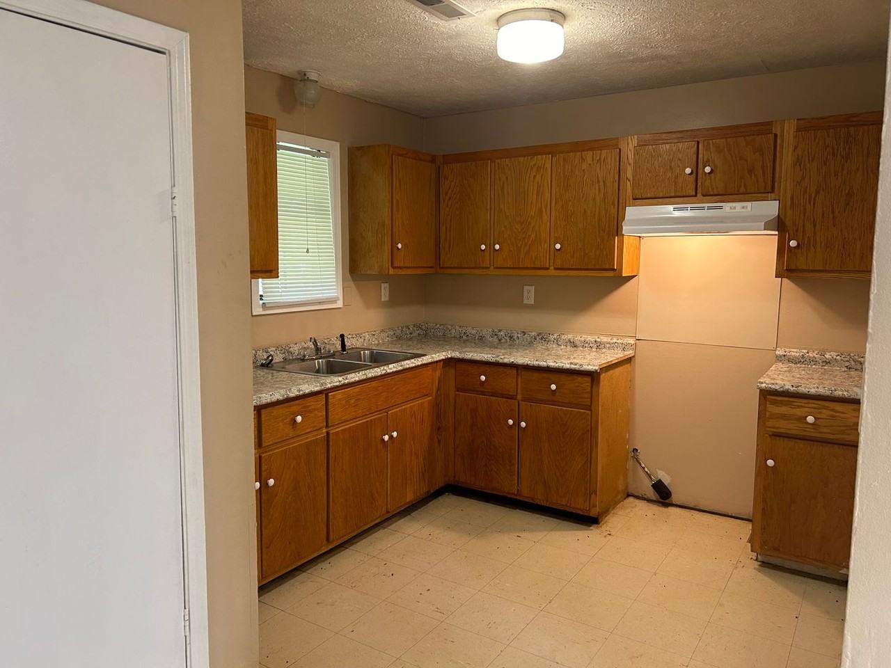 12 Tina Dr - Photo 3 of 6