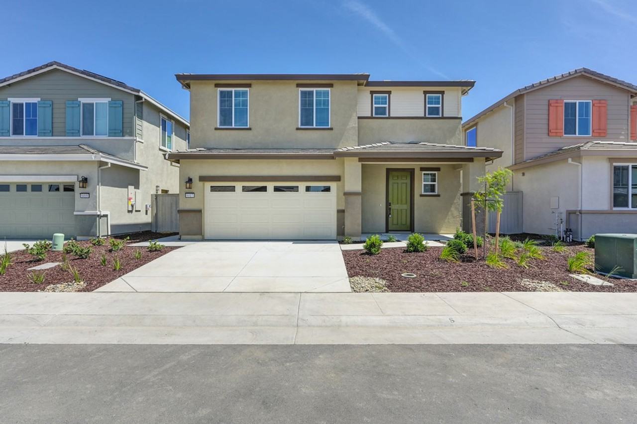 6017 Woodlands Loop - Photo 2 of 43