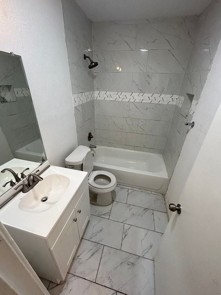 2311 Meadow Ln - Photo 3 of 7