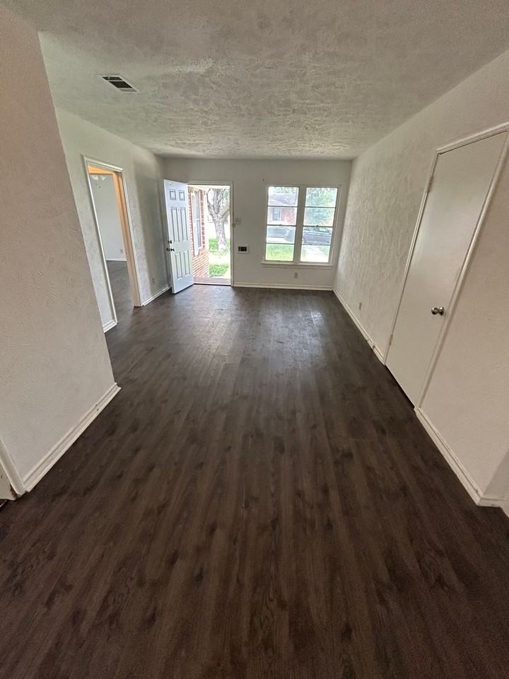 2311 Meadow Ln - Photo 5 of 7