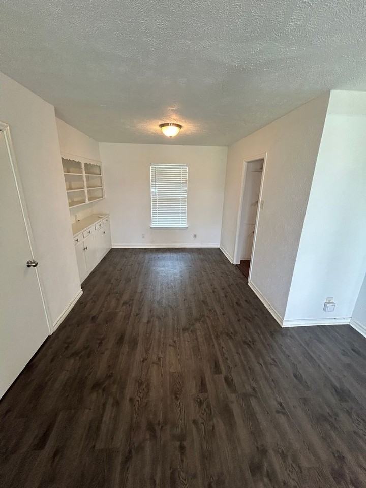 2311 Meadow Ln - Photo 6 of 7