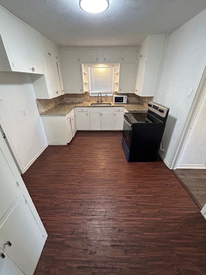 2311 Meadow Ln - Photo 7 of 7