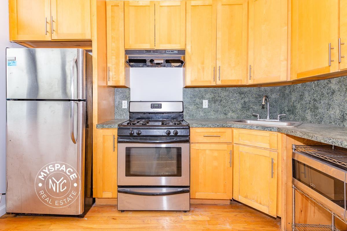 325 Kosciuszko St #1 - Photo 2 of 13